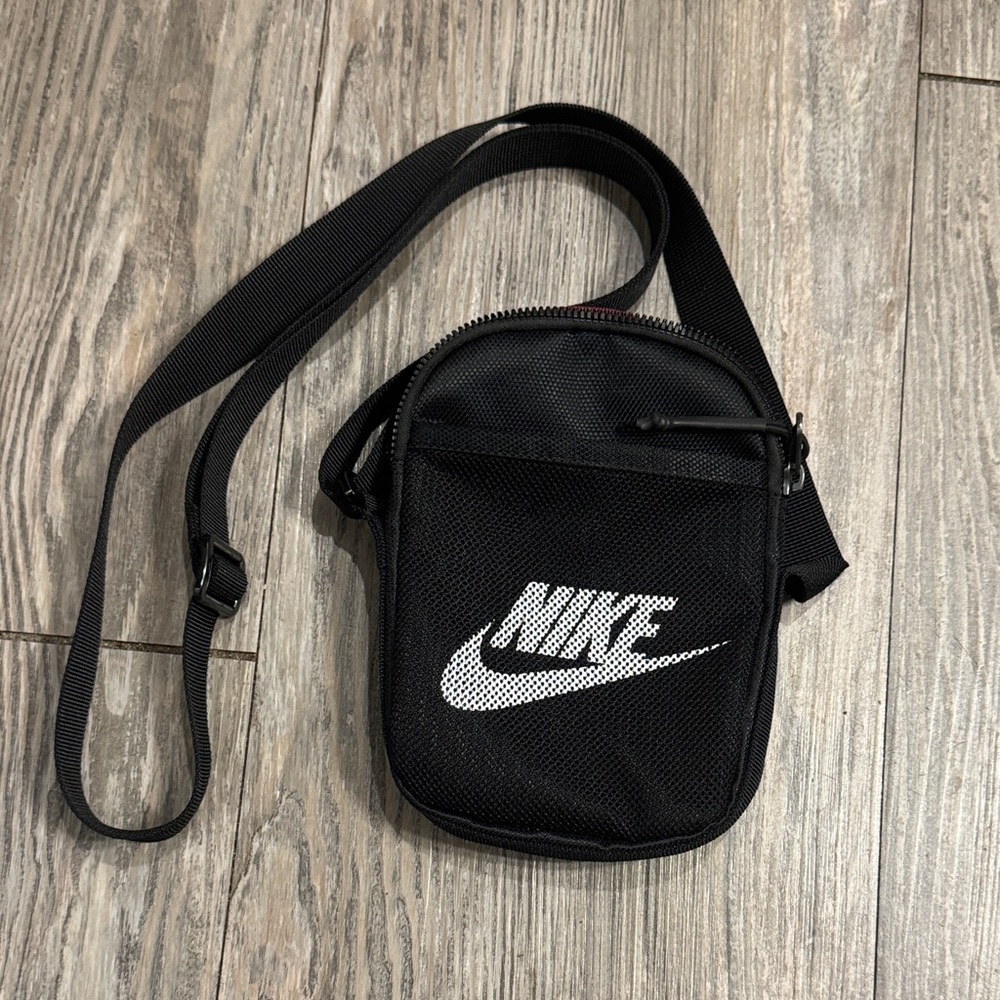 Nike Heritage Crossbody Bag